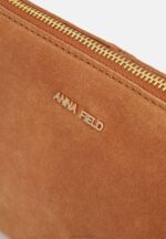 Z62T2438 Women Anna Field Leather Clutch Cognac - Image 5