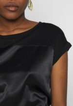 Z62T274 Women Anna Field Print T-Shirt Black - Image 5