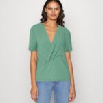 Z62T359 Women Anna Field Print T-Shirt Dark Green
