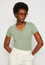 Z62T360 Women Anna Field Print T-Shirt Light Green - Image 4