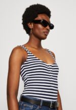 Z62T467 Women Anna Field Top White/Blue - Image 4