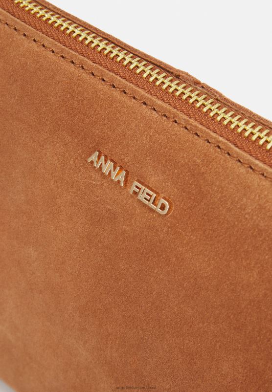 Z62T2438 Women Anna Field Leather Clutch Cognac