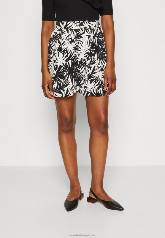 Z62T860 Women Anna Field Shorts Black/Off-White