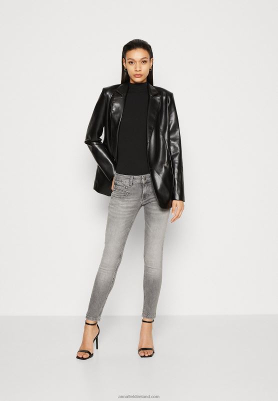 Z62T466 Women Anna Field Top Black